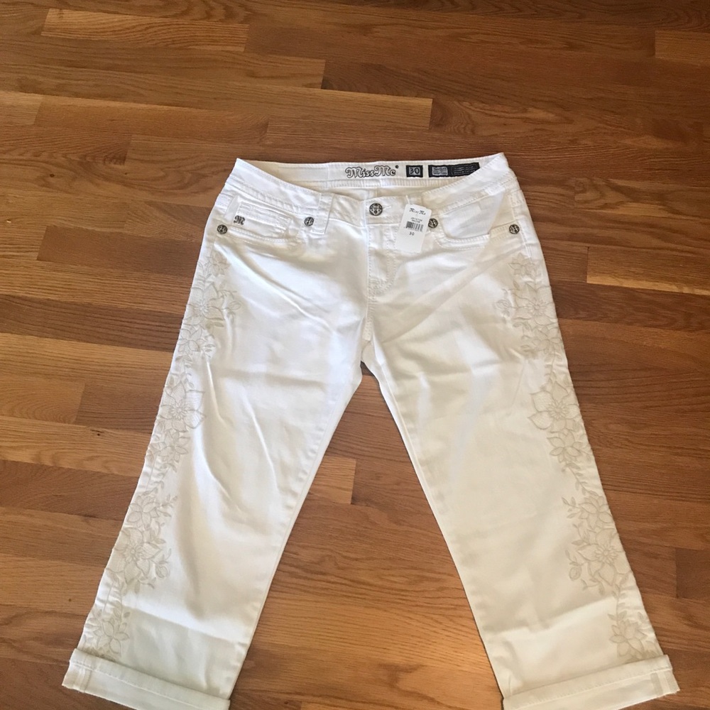 NWT Miss Me Signature Cuffed Capri - Picture 5 of 8